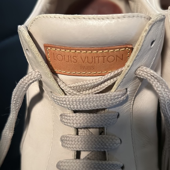 LOUIS VUITTON GENTLY WORN LADIES SNEAKERS…VINTAGE LV…LEATHER 100% AUTHENTIC - Picture 3 of 17